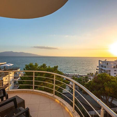 Hotel Sea Breeze Sarandë Exteriör bild