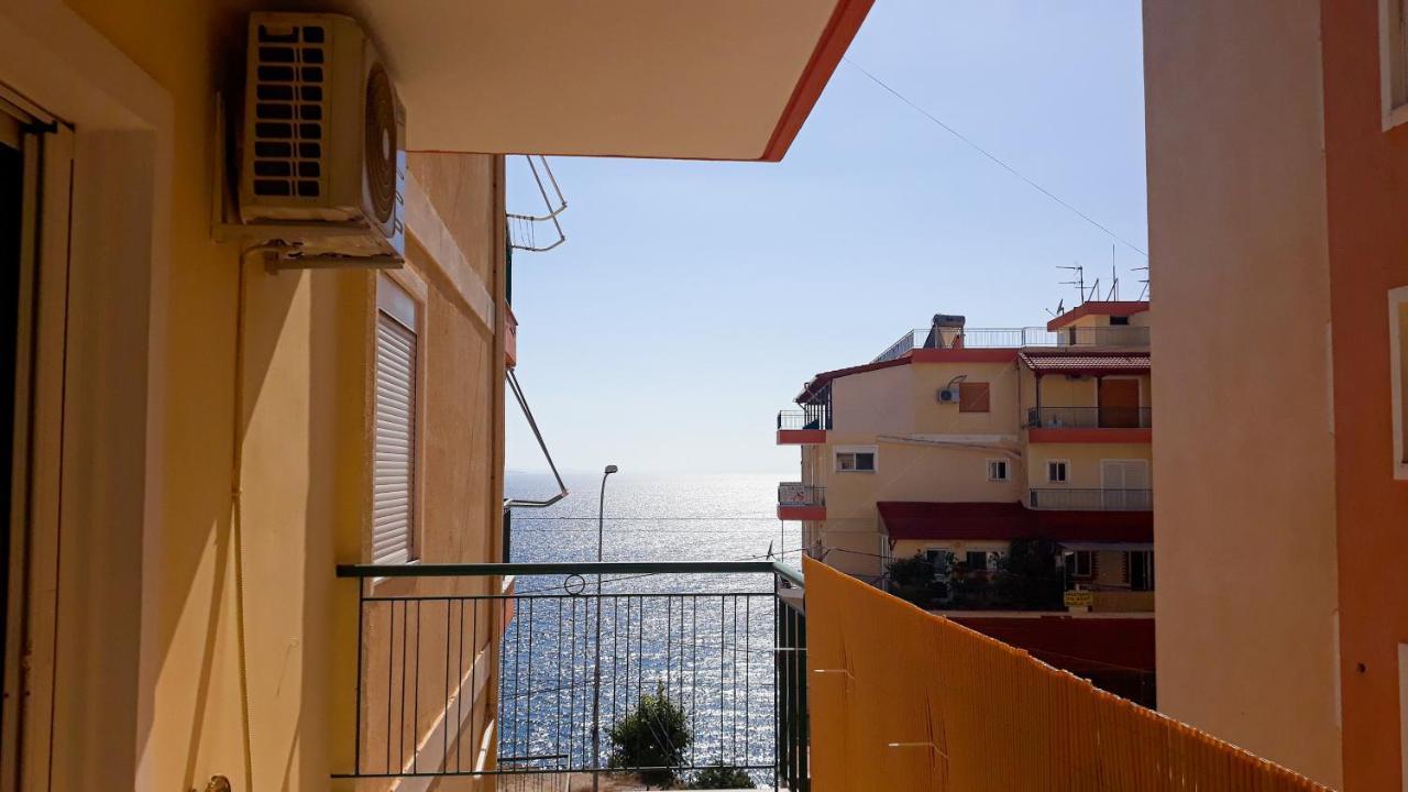 Hotel Sea Breeze Sarandë Exteriör bild