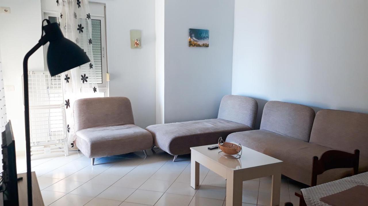 Hotel Sea Breeze Sarandë Exteriör bild