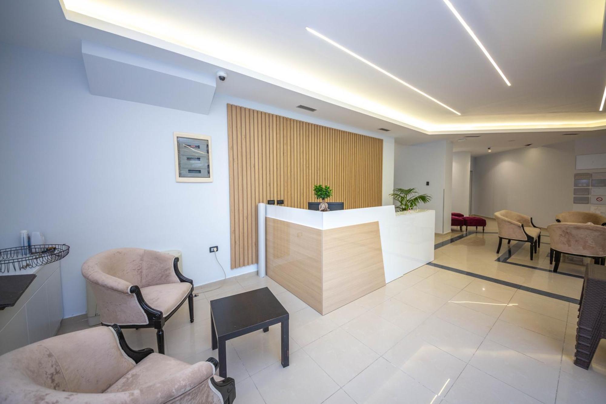 Hotel Sea Breeze Sarandë Exteriör bild