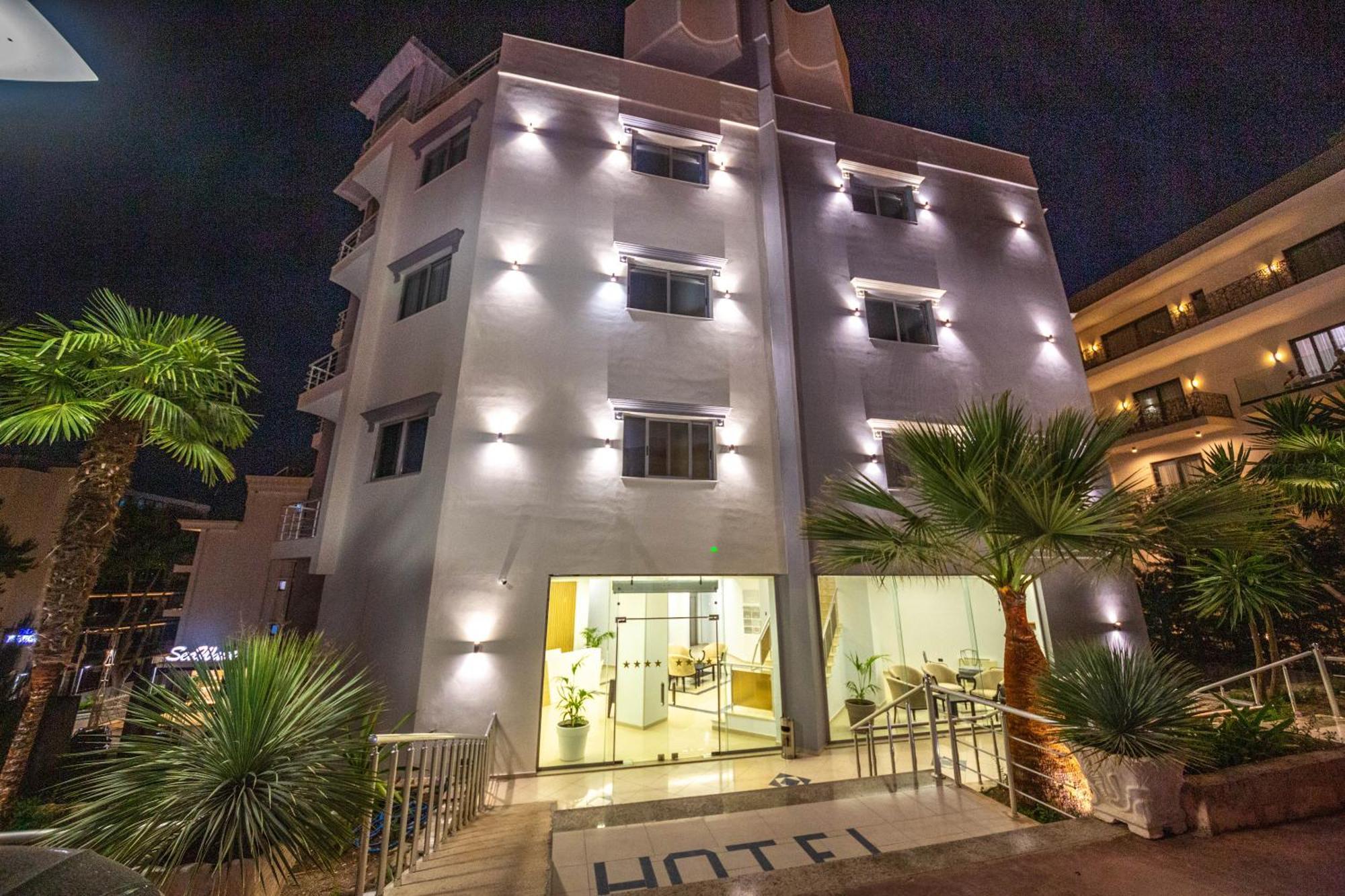 Hotel Sea Breeze Sarandë Exteriör bild