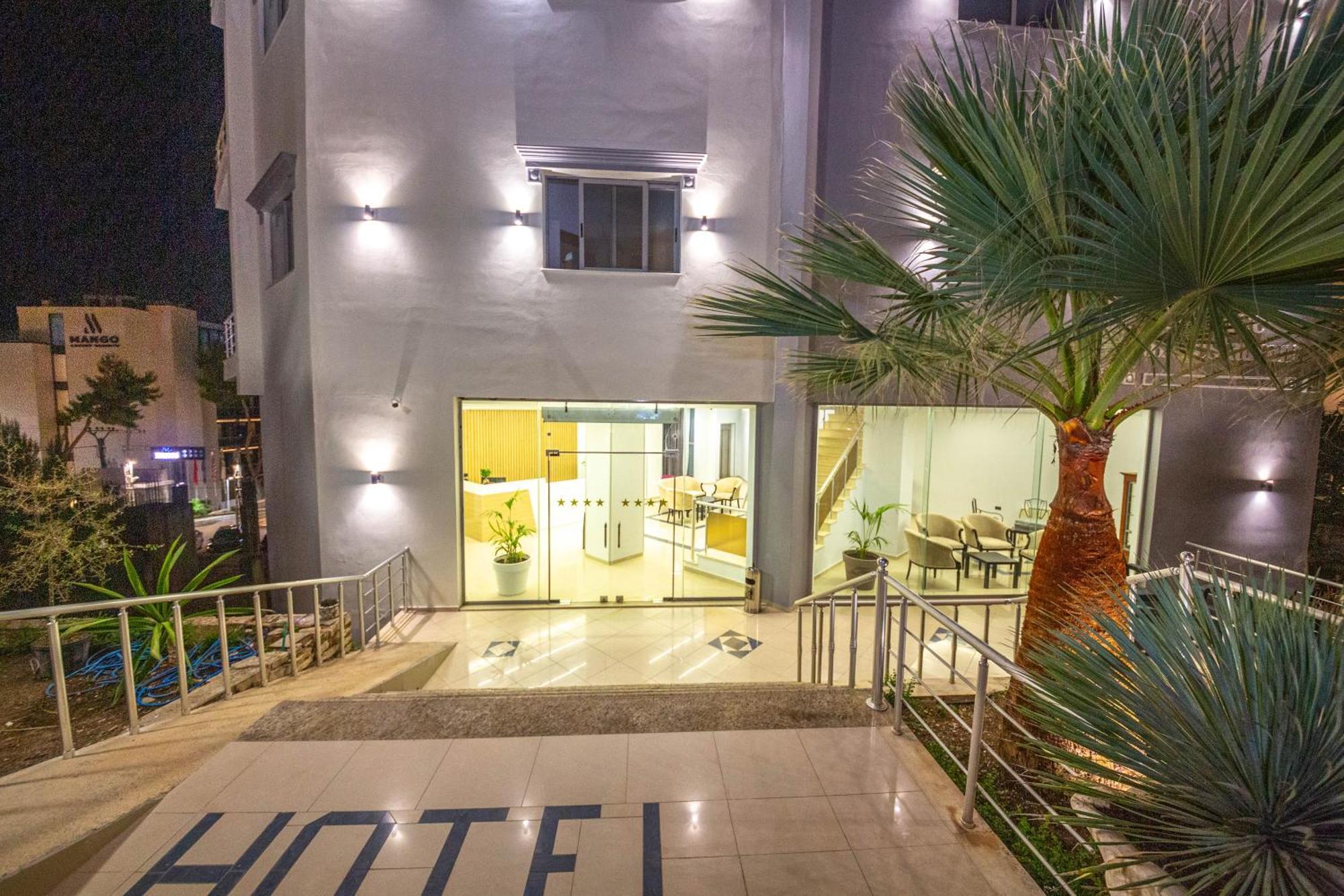 Hotel Sea Breeze Sarandë Exteriör bild