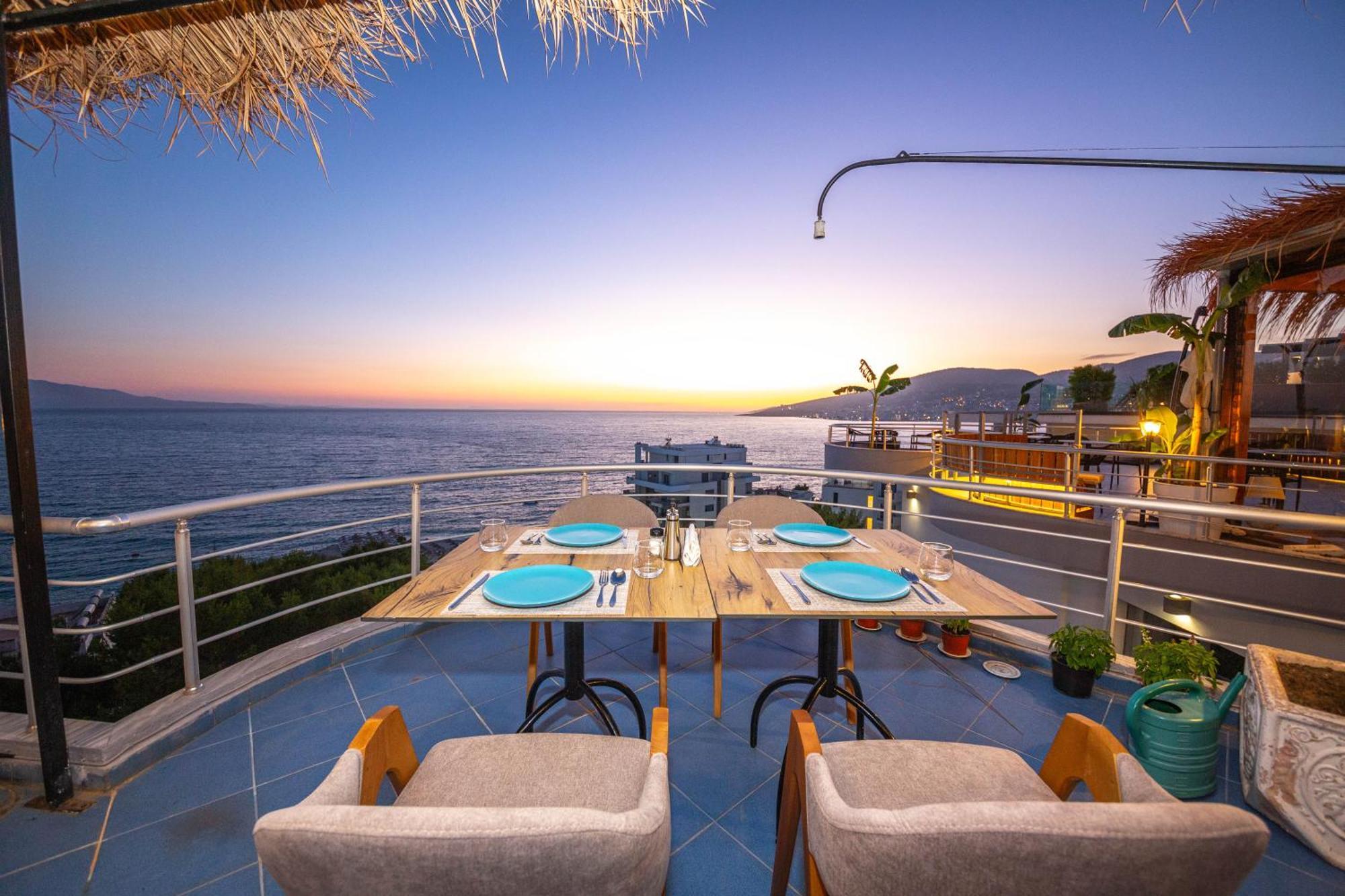 Hotel Sea Breeze Sarandë Exteriör bild