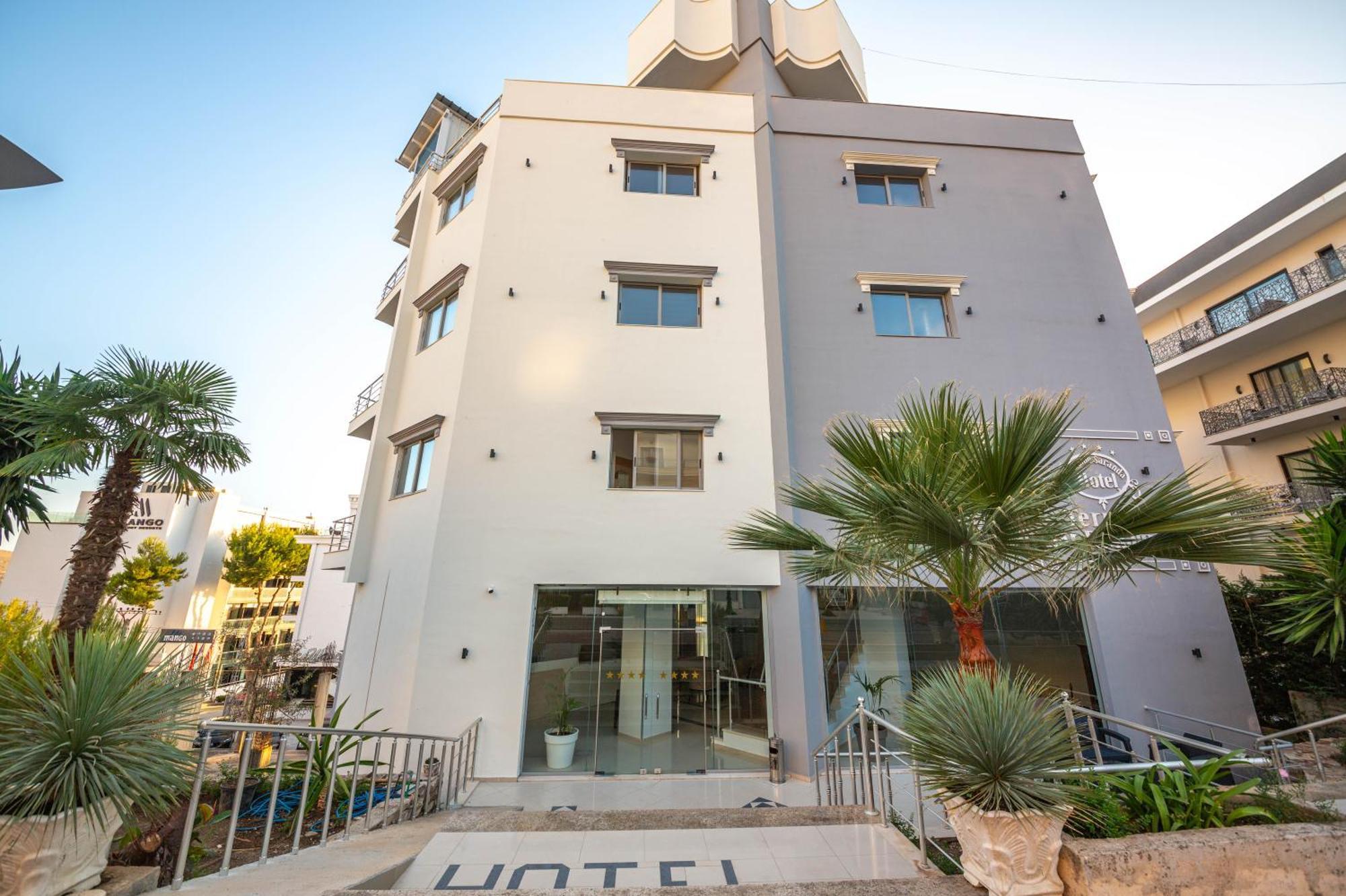 Hotel Sea Breeze Sarandë Exteriör bild