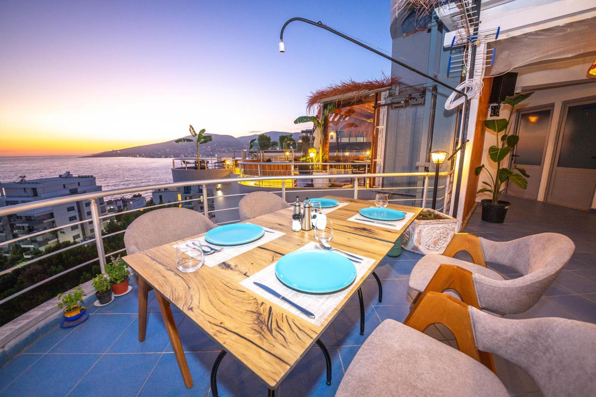Hotel Sea Breeze Sarandë Exteriör bild