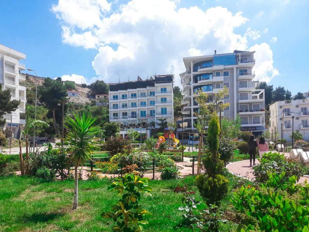 Hotel Sea Breeze Sarandë Exteriör bild